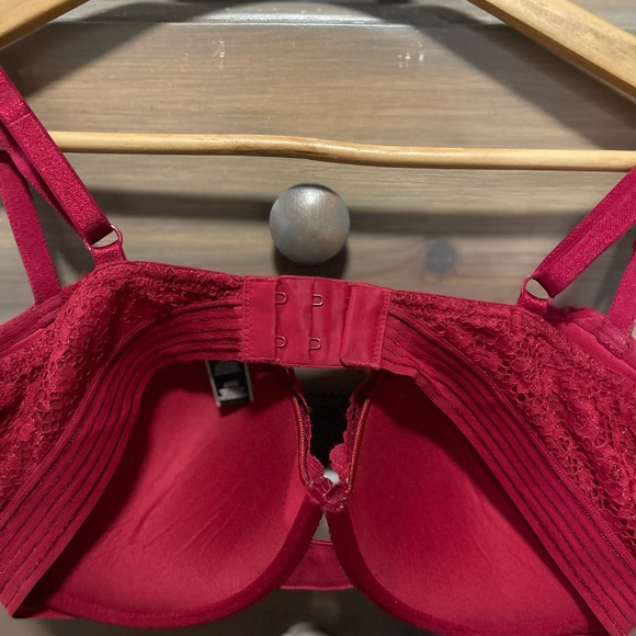 Victoria’s Secret Very Sexy Push-up. 34DD. All over lace - Picture 2 of 4